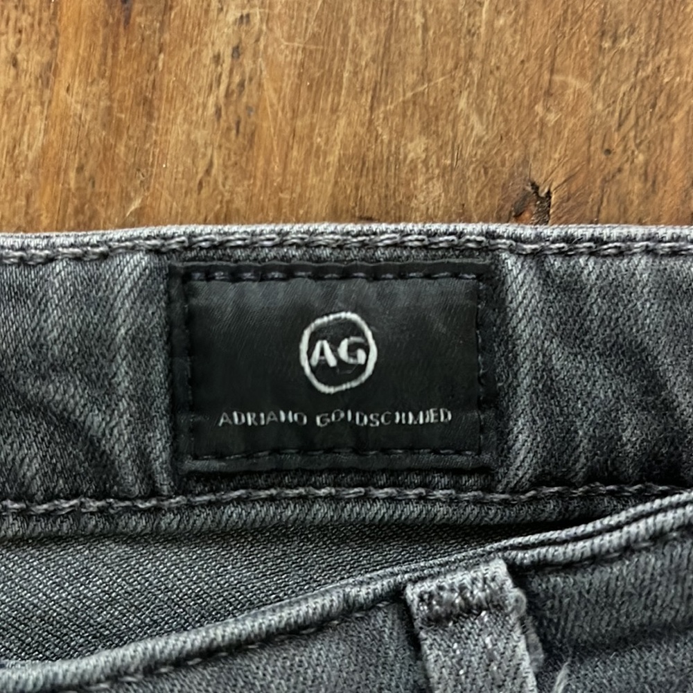 AG “The Legging Ankle” jeans. 29R.